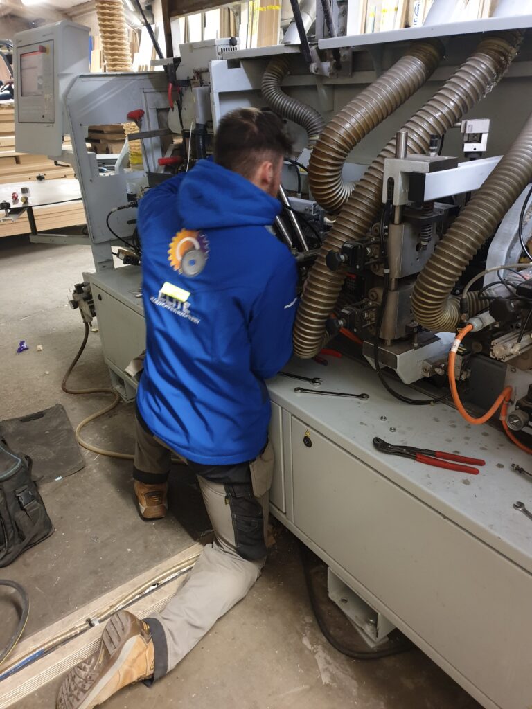 We’re Hiring – Service Technician Woodworking Machinery 1 elite engineer 2