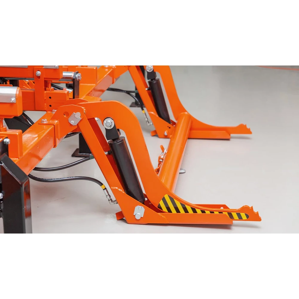 Hydraulic log loading arms on the Wood-Mizer LT20 Start
