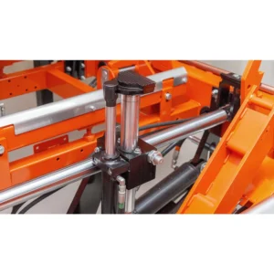 Hydraulic central clamp on the Wood-Mizer LT20 Start