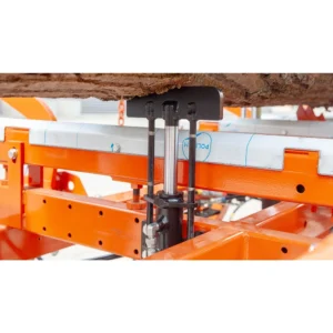 Hydraulic toeboard lifting a log on the Wood-Mizer LT20 Start