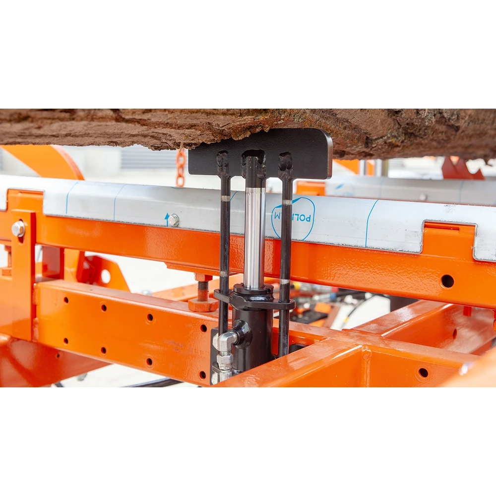 Hydraulic toeboard lifting a log on the Wood-Mizer LT20 Start