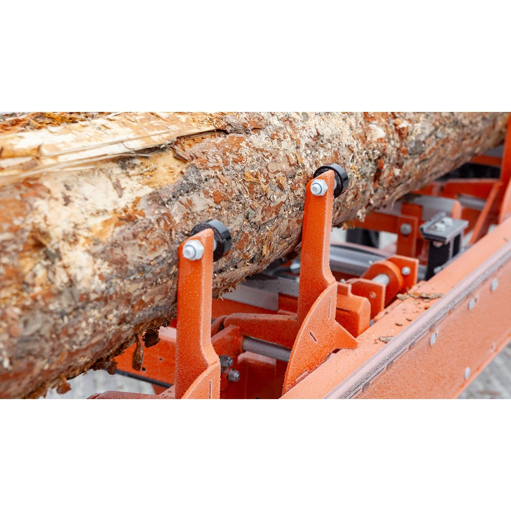 Log held by hydraulic side supports on the Wood-Mizer LT20 Start
