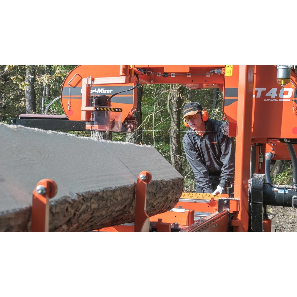Operator at the Wood-Mizer LT40 sawhead with a large log