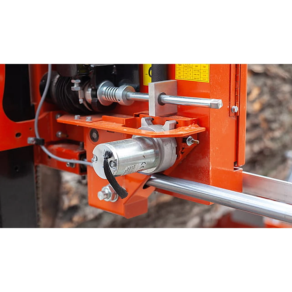 Electric blade guide arm on the Wood-Mizer LX250