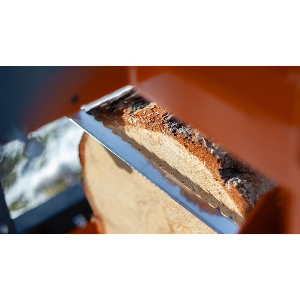 Close-up of the Wood-Mizer LX30 blade cutting a log
